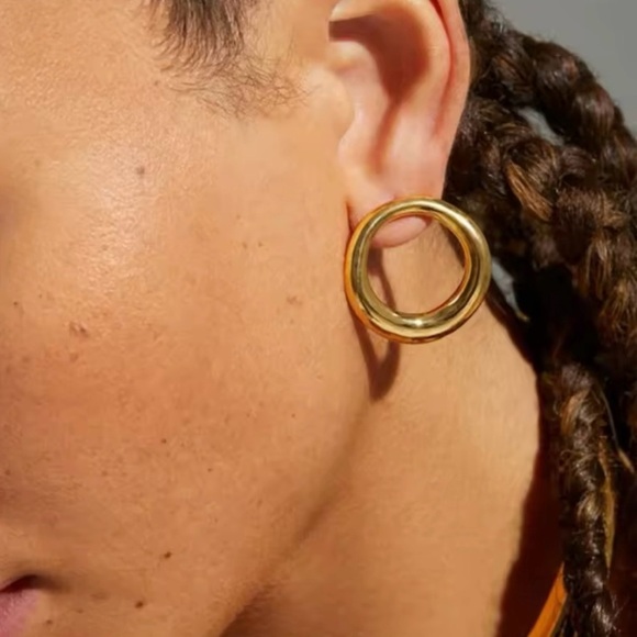 18k Gold Plated Stainless Steel Round Hollow Smooth Earrings Metal Texture - Picture 1 of 3